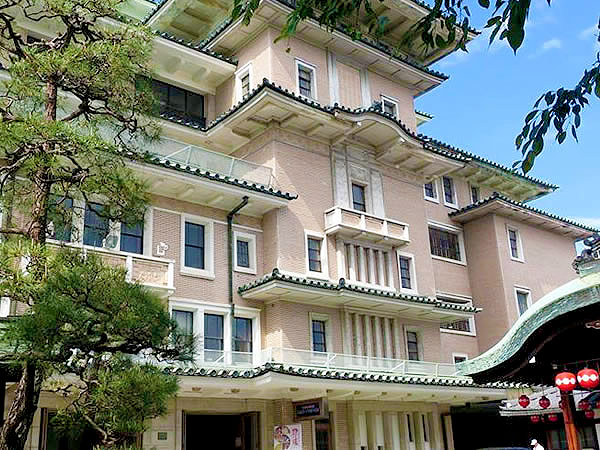 【TV放送記念・祇園前編】タモリさんを案内したガイドと、日本一の花街・祇園町へ～“京都らしさ”は作られた！？京都高低差崖会と辿る、プロジェクト祇園町～