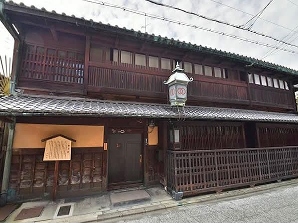 【輪違屋】粋を極めた芸妓の最高位・太夫さんとお座敷遊び ～幕末の空間が残る格式高き島原唯一のお茶屋、十代目当主がご案内～