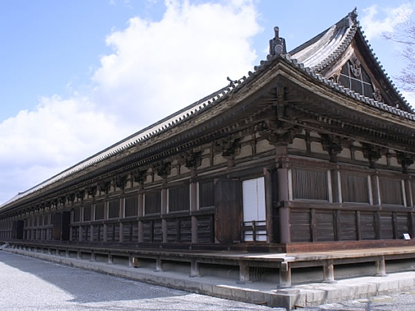 【三十三間堂】仏師の視点で千体観音じっくり拝観！顔立ち・指先・衣のひだまで～仏像大量生産時代の到来！仏師と技の系譜レクチャー座学付き～