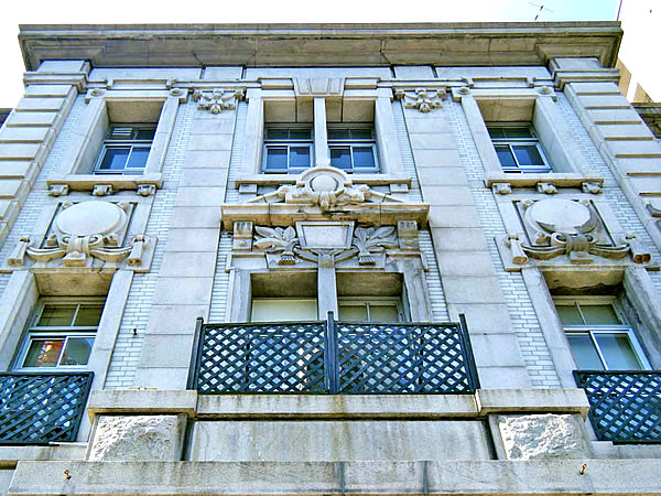 【神戸旧居留地】建築探偵と巡る港町、海岸通に立ち並ぶ純白のレトロビルヂング～ヴォーリズの38番館から、一世を風靡した和風セセッションまで～