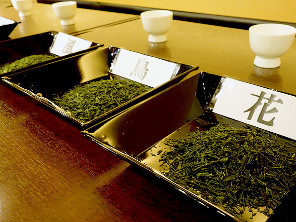 【日本茶】老舗の茶舗ちきりやで、室町時代の遊び「茶香服」体験～日本茶レクチャー、お茶尽くしコース料理付き～