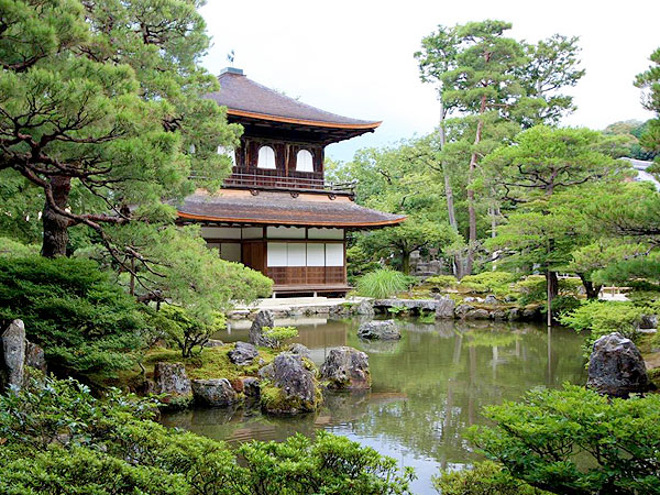 【銀閣寺】庭師とめぐる至高の日本庭園、法然院から哲学の道、銀閣寺へ～謎多き将軍の山荘、白川砂のモダンアート、枯淡の美を極めた東山文化～