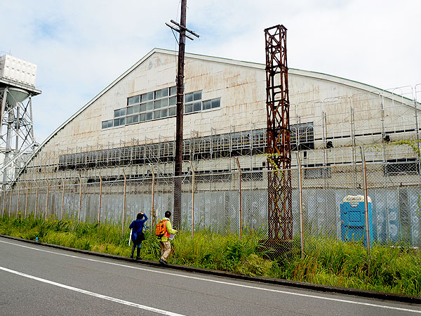 【羽田空港】航空ウォッチャーと巡る激動の航空史、GHQの格納庫から展望台まで～戦前のターミナル跡、航空神社、曰くの大鳥居、進化し続ける羽田空港を追う～