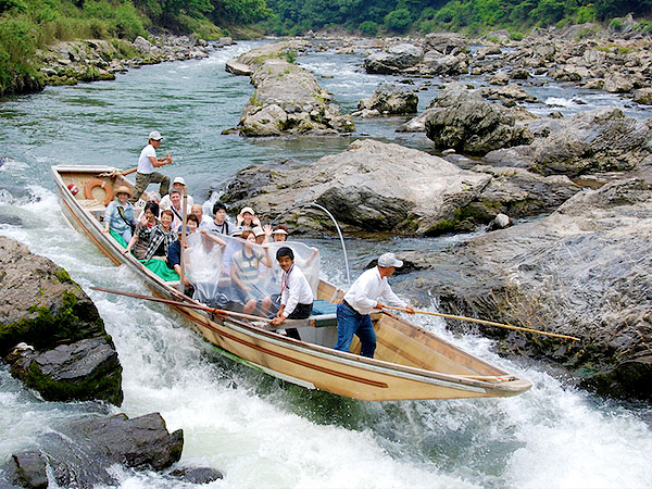 ※中止【保津峡】貸切スペシャル保津川下り☆船でしか辿り着けない絶景へ～新緑の渓谷で懐石弁当、皇室が愛用した名水「保寿泉」で野点茶会～