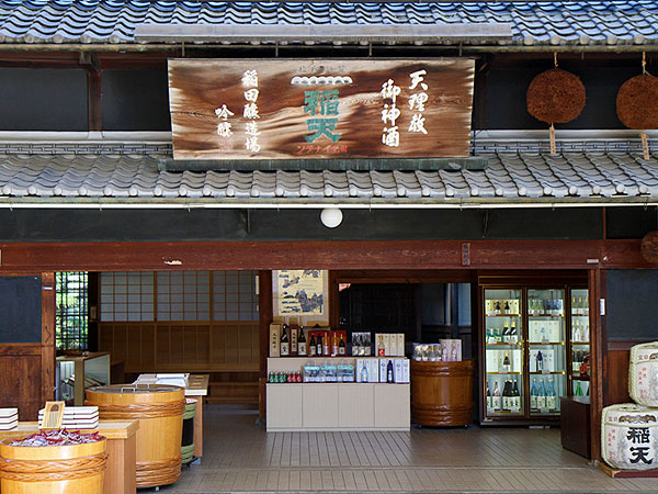 【奈良酒】利酒師といく☆蔵見学＆試飲三昧、春の奈良酒呑んだくれツアー！～神の酵母・諸白造りの蔵元、圧巻の2000銘柄、レアもの長期熟成酒まで～