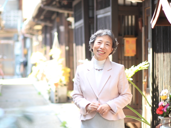 【あじき路地】若手作家が暮らす名物路地へ「おかあさん」と座談会＆工房めぐり～家族のような店子と大家さん、モノづくりに励む職人長屋を拝見～