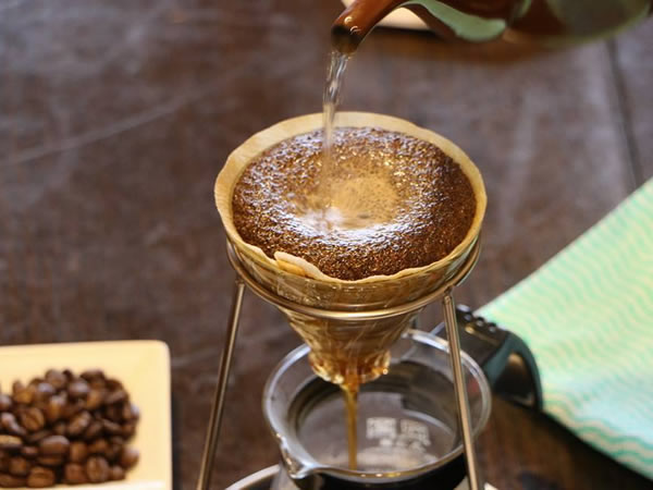 【珈琲】珈琲工房マスターの、白熱コーヒー教室！ ～ドリップ・水出し・プレス…淹れ方レクチャー、珈琲尽くしスイーツ付き～