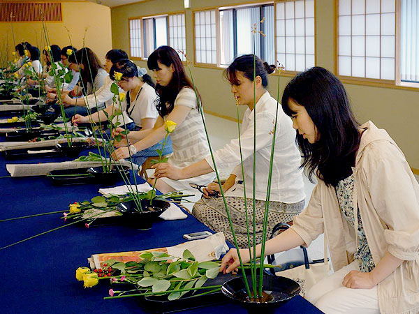 【池坊】IKENOBOYS藤井真と、父の日に贈るお花を生けよう☆～池坊探検ツアー！六角堂からいけばな資料館まで、華道はここから始まった～