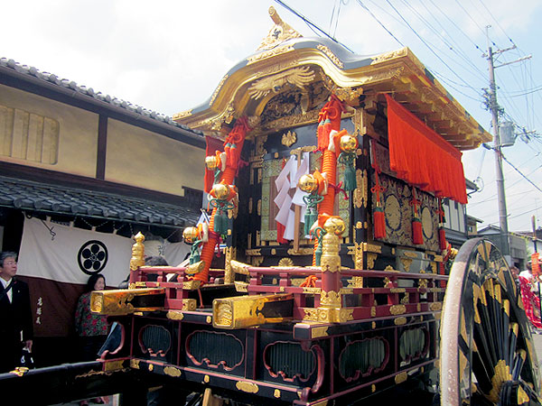 【今宮祭】元生糸問屋専務といく織屋街、絢爛な西陣の祭礼を拝見～神輿に剣鉾、御牛車、八乙女たちが練り歩く！祭に華やぐ西陣を巡る～