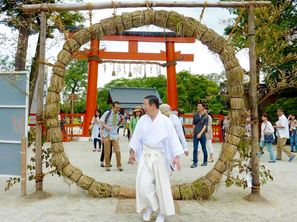 【上賀茂神社】神職とめぐる賀茂別雷神社、夏越の大祓～茅の輪くぐり、人形お祓い、本殿特別参拝、結界を越えて神域へ～