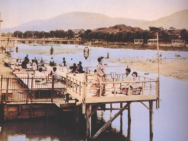 【納涼床】鴨川納涼床ものがたり、高瀬川源流庭苑から下木屋町へ ～築200年を越える、京都最古級の町家建築「鳥彌三」内部を拝見～