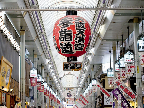 【天満】吉本を生んだ、祭と商いと笑いのまち！日本一長い商店街・天神橋筋へ～笑いの殿堂・繁昌亭、大阪天満宮、伝説の夫婦池、上方落語の舞台をいく～