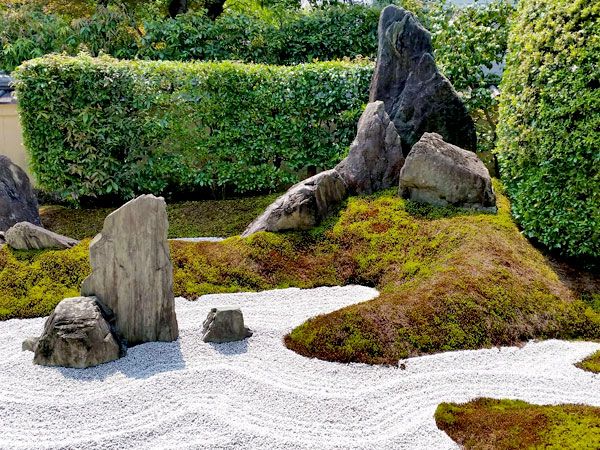 【大徳寺】庭師とめぐる禅の庭、大徳寺・枯山水名庭尽くし～一滴から大海へ大仙院、三千大千世界の龍源院、永遠のモダン瑞峯院まで～