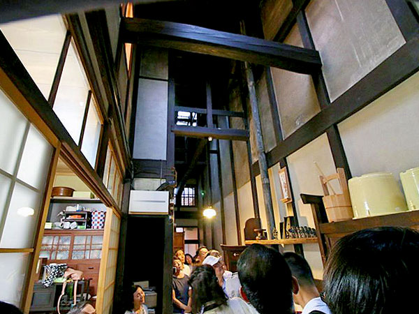 【祇園祭】京町家の暮らしと風習、函谷鉾お囃子隊長コバやんの白熱祇園祭教室～鱧料理、笹粽、したたり、祇園ちご餅…祇園祭の味覚を堪能しながら～