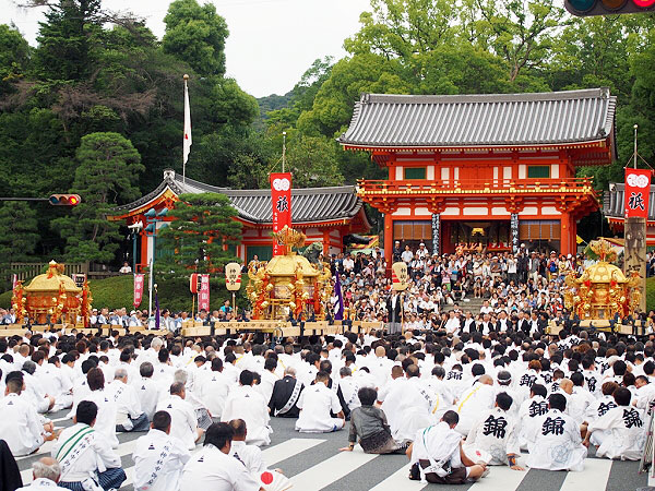 【祇園祭・神幸祭】熱狂うず巻く3基の神輿、神輿研究家と祇園祭の主役を追う～京都最大級の神輿渡御！巡行路に秘められた地名の謎、差し上げを拝見～