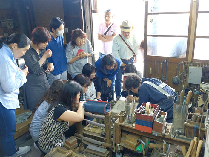 鏡職人さんの工房見学
