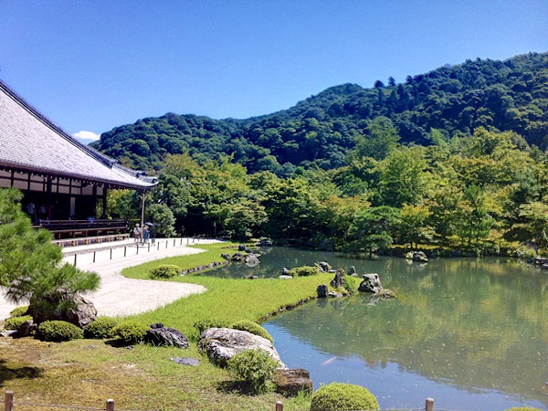 【嵐山】タモリさんを案内したガイドと、嵐山・美しさの裏側へ～断層が生んだ美しさ、600年前の地図でめぐる幻の巨大都市～