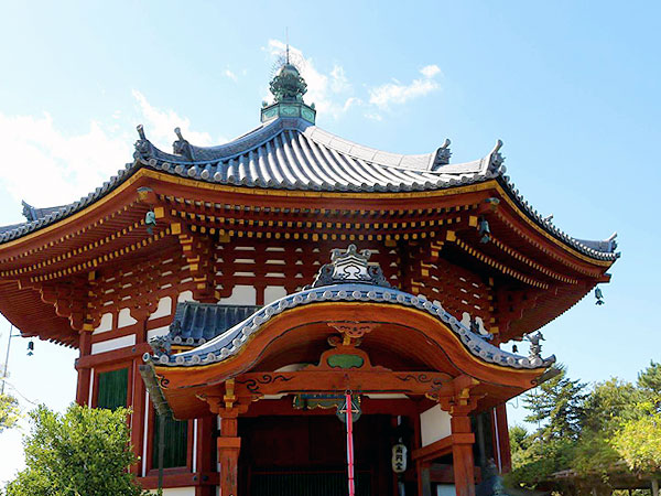 【奈良】タモリさんを案内したガイドと、奈良の高低差凸凹ツアー～断層！礎石ロマン！商店街を貫く谷！古代遺跡と共存するまち～