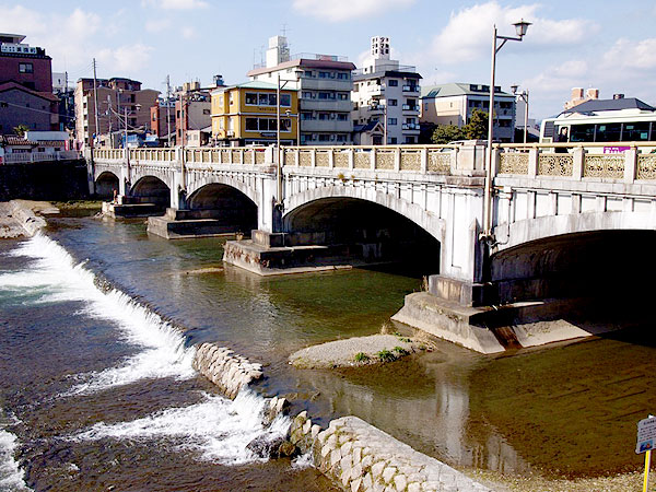 【東山】地震・雷・火事・オヤジ！？気象予報士と歩く京都の災害史～京都を襲った大地震！暴れ川・鴨川対策、いにしえの耐震設計まで～