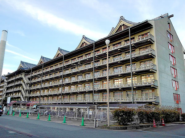 【天理】宗教と生きる街、超ド級の建築群「おやさとやかた」構想を巡る～小さな家から始まった巨大宗教都市、参道商店街から世界の中心まで～