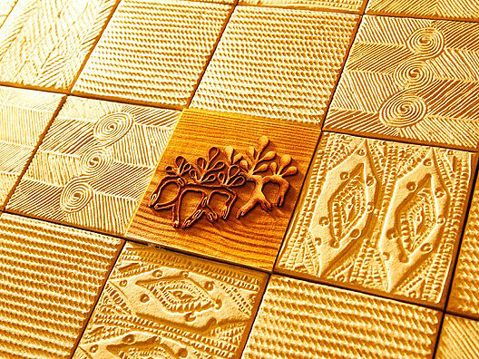 【京唐紙】手のひらで摺る伝統文様の美、京唐紙「丸二」の工房を拝見～天保時代の版木から摺り体験まで、西村社長のレクチャー付き～