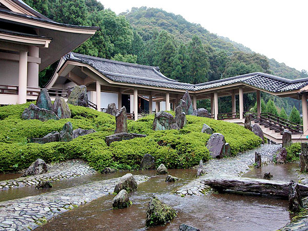 【松尾大社】庭師とめぐる松尾大社、神が降臨した磐座へ～延々と禁足地だった太古の聖域、重森三玲・最高の芸術庭園～
