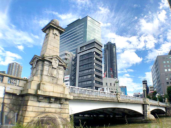 【大阪城・道頓堀】橋梁エンジニアと貸切クルーズ☆水都の名橋大解剖～パナマ運河方式の水位調整を体感！船でしか堪能できないイイ橋尽くし～