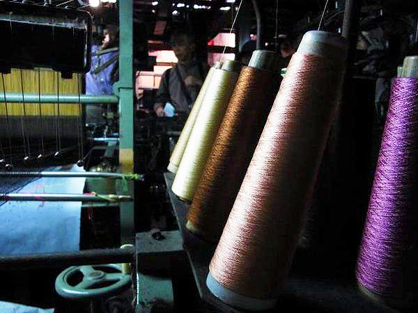 【西陣織】元生糸問屋専務といく織屋街、西陣織ができるまで～糸染めから図案・機織りまで、織工場に職人さんを訪ねて～