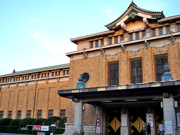 【岡崎】建築探偵とめぐる岡崎公園、モダン建築の見方・表情・愛し方～建築工芸の粋を集めた！美術館、図書館、平安神宮まで～