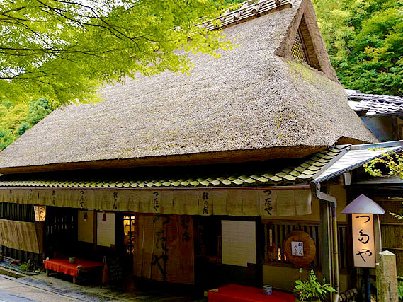 【鳥居本】京の奥座敷・老舗の料亭を食べ歩き、鳥居本の旬をいただく～つたやの松茸料理、平野屋の志んこ、泉仙のわらび餅まで～
