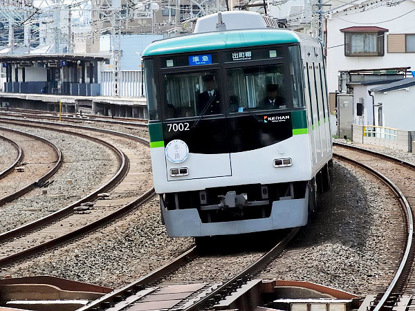 【京阪電車・城東編】苦悩と挑戦！社運を賭けた戦前のプロジェクト高架複々線～森小路駅はなぜ低い！？野江の七曲り、京阪池、ホームを貫く御神木まで～