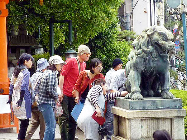 【東山】秀犬、猛犬、珍犬、駄犬…狛犬研究者とコマイヌ生態観察～進化するほど可愛くなる！筋骨隆々の肉食系、オッサン顔、八重歯っ娘まで～