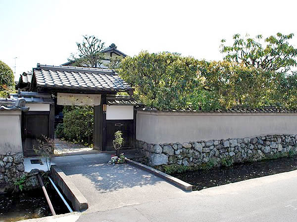 【上賀茂社家町】神々に仕えた賀茂氏の町、社家のお宅を拝見～御所より移築の黒書院、各家を流れる禊の川、全国唯一の社家町をめぐる～