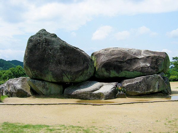 【飛鳥】日本国誕生の地へ！研究者とめぐる古代遺跡と飛鳥の原風景～謎の巨石群、日本最古の仏像、石舞台古墳…飛鳥の集落を訪ねて～