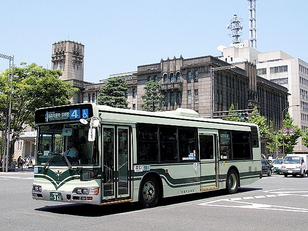【市バス90周年】バスマニア研究者といく☆市バスの見方・愛で方・物語～操車場にレール！？バスの顔の違い！思惑交わる四条大宮、激動の京都駅まで～