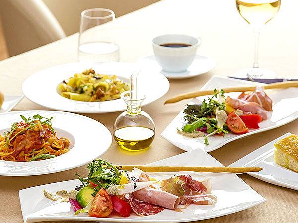 【樋口農園】この日限りの美食会、名料亭が絶賛する樋口農園の京野菜を堪能～400年続く伝統農家で収穫体験、樋口さんを囲んで特製イタリアンをいただく～