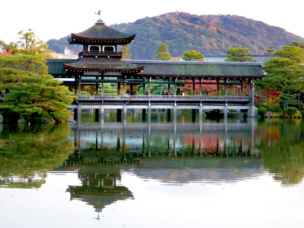 【平安神宮】造園家と宮司がWガイド、平安神宮オモテもウラもご案内～七代目小川治兵衛3つの神苑、尚美館、泰平閣、非公開エリアまで～