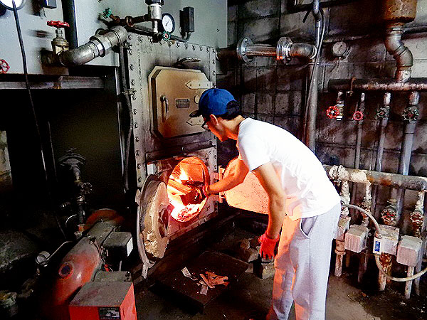 【北大路】京都本ライターと、激シブ風呂屋・鴨川湯から下鴨中通商店街へ～鞍馬街道をいく！極上の地下水、釜場を拝見、地元グルメつまみ食べ～