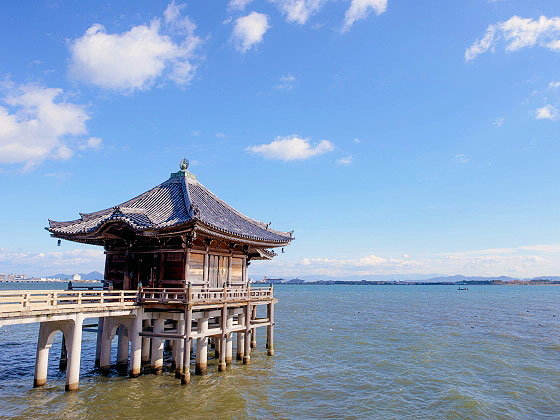 【堅田】考古学研究家といく湖族の集落、琵琶湖を望む庭園・邸宅・浮見堂を拝見～要塞化した寺院、無数の舟入り、天然図画亭…湖を支配した水運都市へ～
