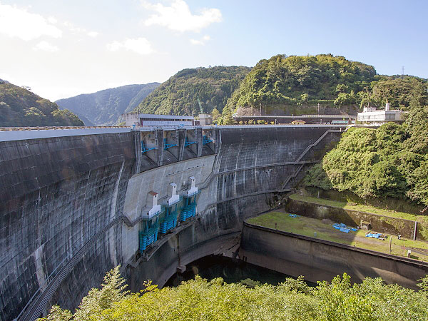 【天ヶ瀬ダム】歩いていける絶景ダムへ！ダム湖に沈んだ「おとぎ電車」をたどって～京阪王国・宇治にかけた夢！旧陸軍火薬庫への巨大築堤、名古屋を狙う野望の痕跡～