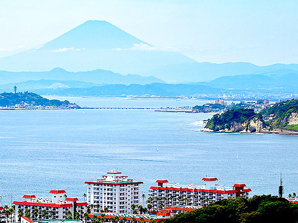 【逗子】海と富士山の絶景！三浦一族の末裔と、明治の別荘地をめぐる～逗子は東日本の玄関口！？今も残る徳川の別邸、お屋敷が埋め尽くした海岸をいく～