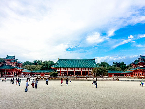 【平安神宮】造園家と宮司がWガイド、平安神宮オモテもウラもご案内～七代目小川治兵衛3つの神苑、尚美館、泰平閣、非公開エリアまで～