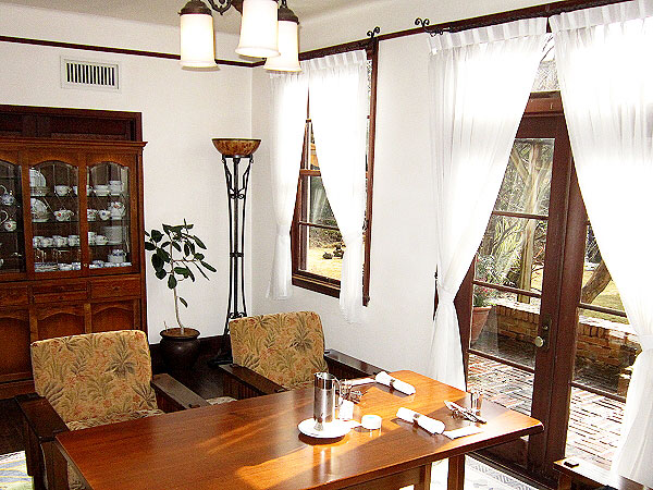 【クラブハリエ】ヴォーリズ建築2つの邸宅へ、クラブハリエ特別室で貸切ティータイム～和と洋の融合からスパニッシュ様式まで、優しくて温かいヴォーリズ建築の魅力～