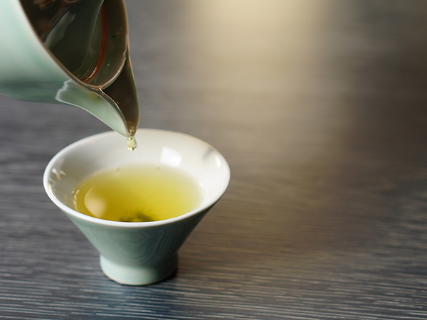 【祇園北川半兵衞】老舗抹茶問屋がもてなす宇治茶サロン、最高級茶を味わう～煎れ方を変えて飲み比べ、抹茶黄金比の濃茶アイスクリームをいただく～