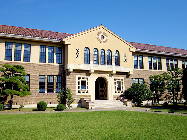 【神戸女学院】ヴォーリズの傑作校舎群、日本屈指の美しすぎるキャンパスをいく～ほぼ全てが重要文化財！講堂からアラベスク文様の図書館、乙女な礼拝堂まで～