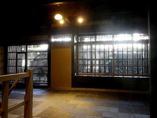【祇園】町家再生のお仕事拝見！建築士・末川さんと、祇園のお茶屋建築めぐり～伝統構法・匠の技！神がかった構造、大工の知恵、2軒の町家内部を拝見～