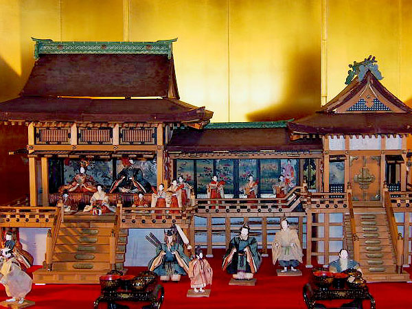 【五個荘】近江商人のお屋敷めぐり、受け継がれた家宝の雛人形を拝見～白壁が続く豪商たちの里、宮中を再現した御殿雛から雛匠の清湖雛まで～