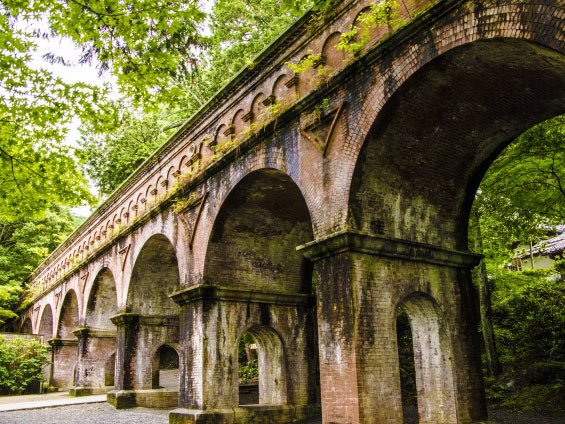 【南禅寺】気功師といく南禅寺・秘密のパワースポット、水と岩が織り成す聖域へ～茶時空間「好日居」で気功トーク、中国茶をいただきながら～