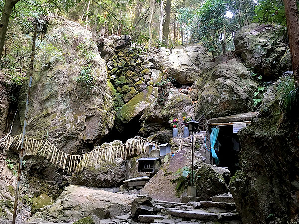 【南禅寺奥の院】御用庭師といく神仙佳境の霊地、南禅寺の最奥へ～バケ灯籠、方丈庭園、巨岩に刻まれた観音菩薩…深淵なる石の世界～