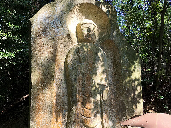 【長岳寺】仏の眼を光らせよ！仏像ナビゲーターと、鎌倉仏の原点を探る～極楽浄土の庭園、瞳キラリ平安後期の麗し仏、ツツジ1000株が咲き誇る花の寺～